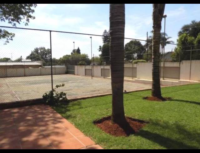 5 BEDROOM PROPERTY TO RENT IN CONSTANTIA KLOOF